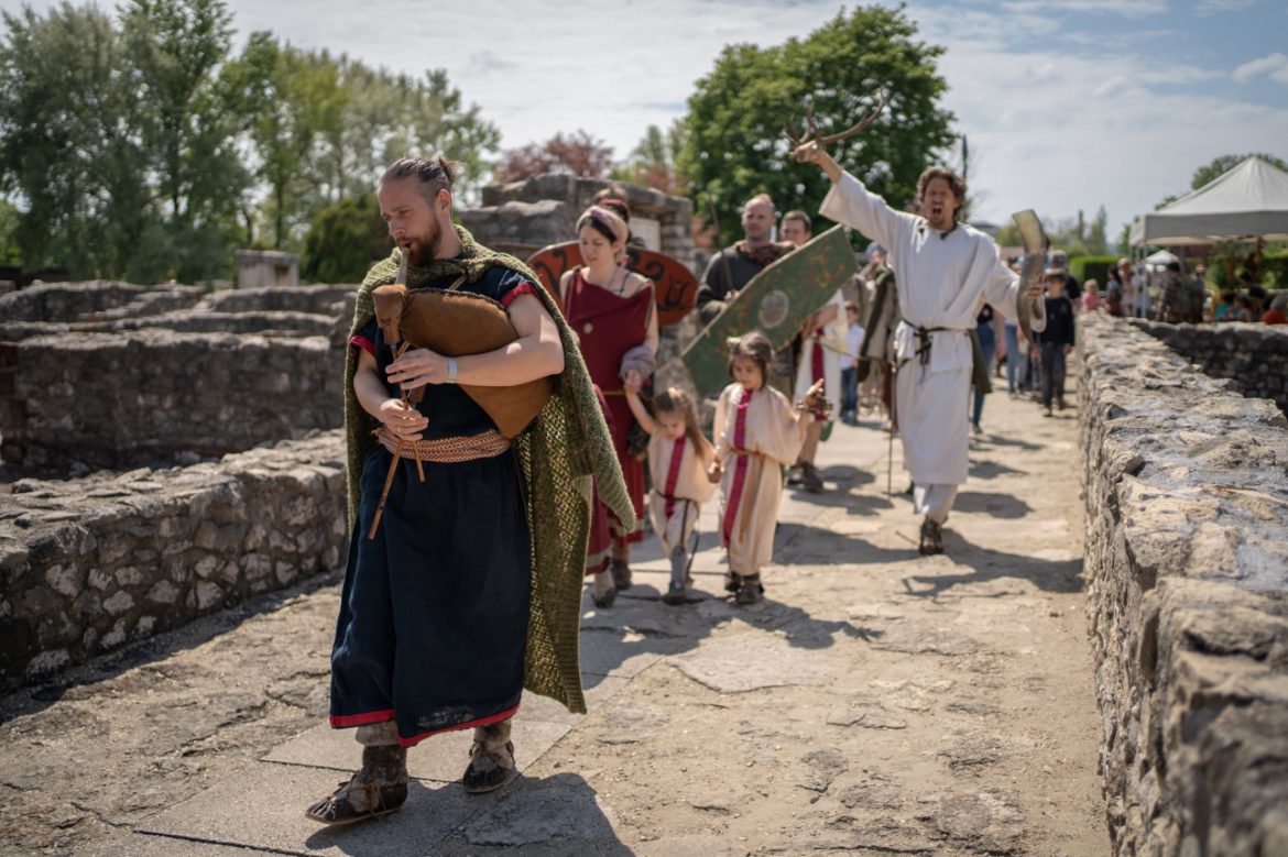 Gladiátorok és római katonák csapnak össze a hétvégén Aquincumban