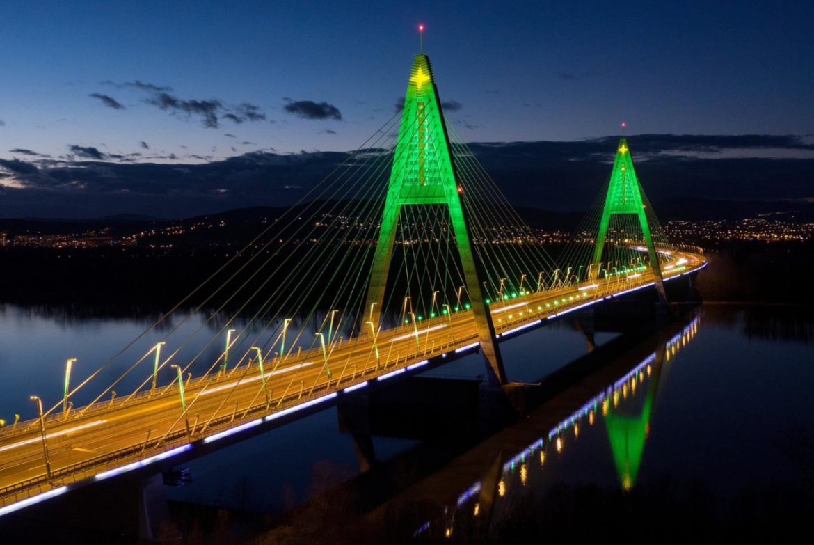Az ország legnagyobb karácsonyfájává változik a Megyeri híd