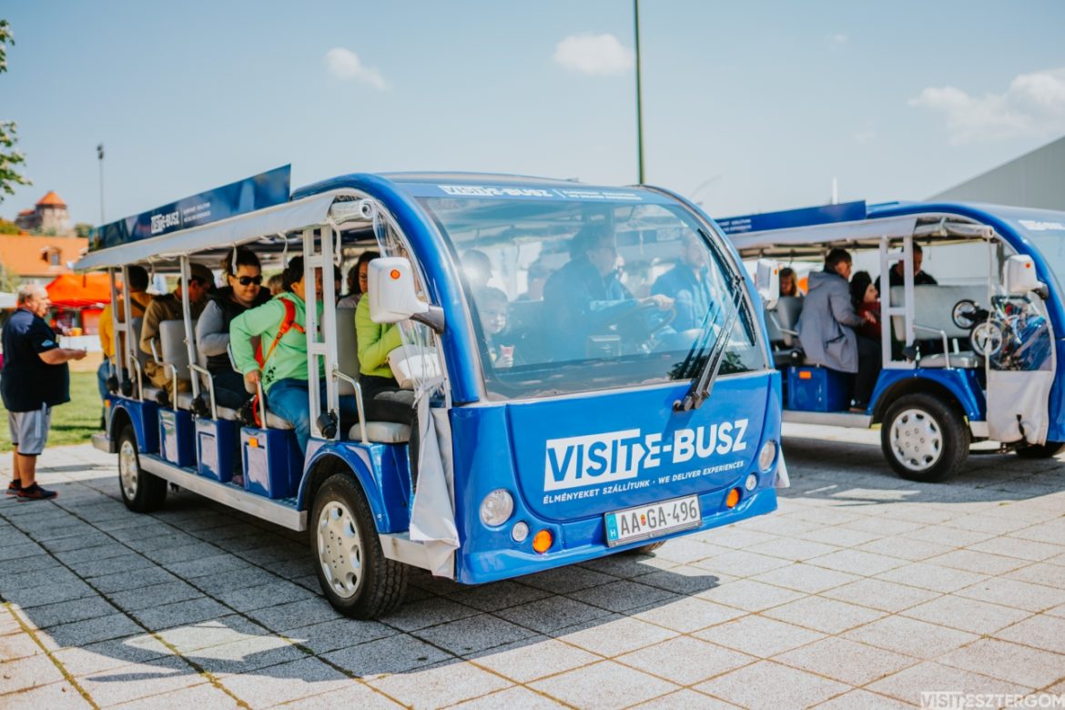 Elektromos hop-on hop-off kisbuszok járnak Esztergomban